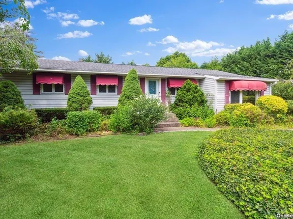 32 Florence Court, Babylon, NY 11702