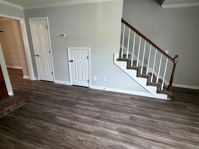2558 Oak Hill Dr — Photo 4