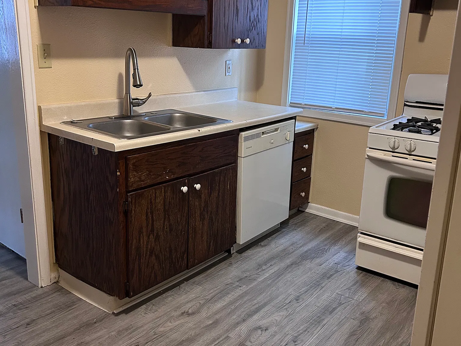 2 bed, 695 sqft, $1,100 — Photo 3