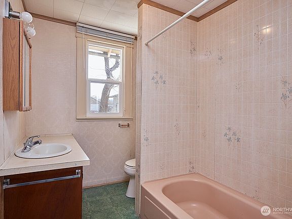 5th image of 1322 Olive Street