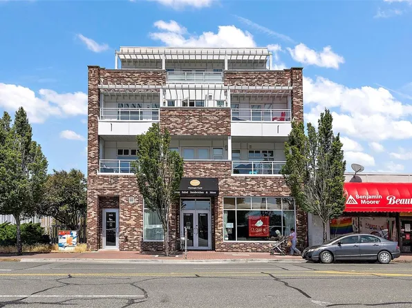 2348 Beacon Ave #203, Sidney, BC V8L 1X3