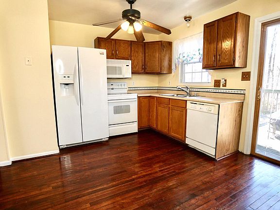 3rd image of 193 Tanglewood Ln