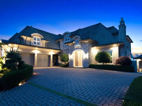 15957 39a Ave, Surrey, BC V3Z 0Y3