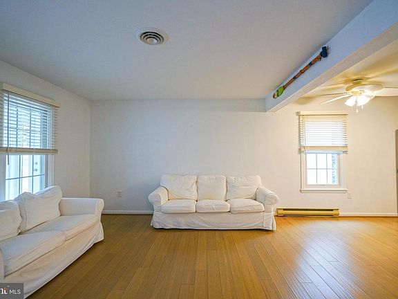 5th image of 623 Freeport Blvd