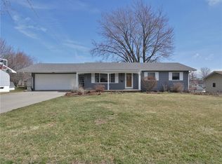 1324 Hazel St, Pella, IA 50219