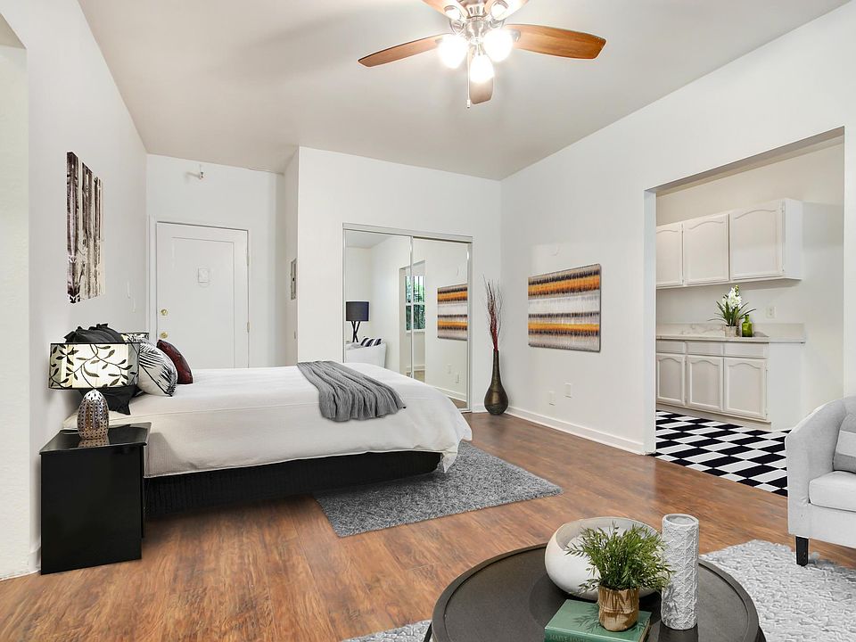 #108 Living/Bedroom