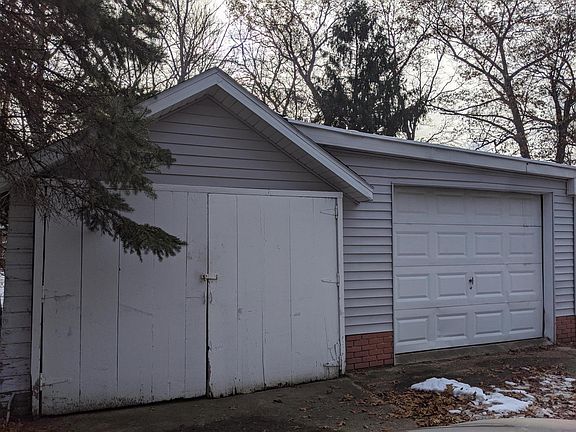 3rd image of 1363 Brusse Ave