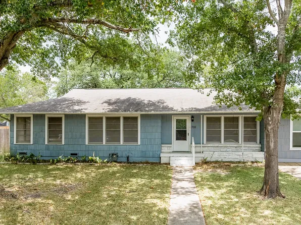 714 Broadmoor Dr, Bryan, TX 77802