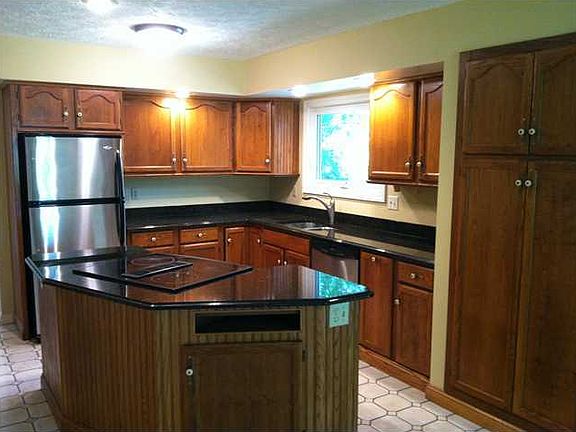 3rd image of 611 E Pebblebrook Ln