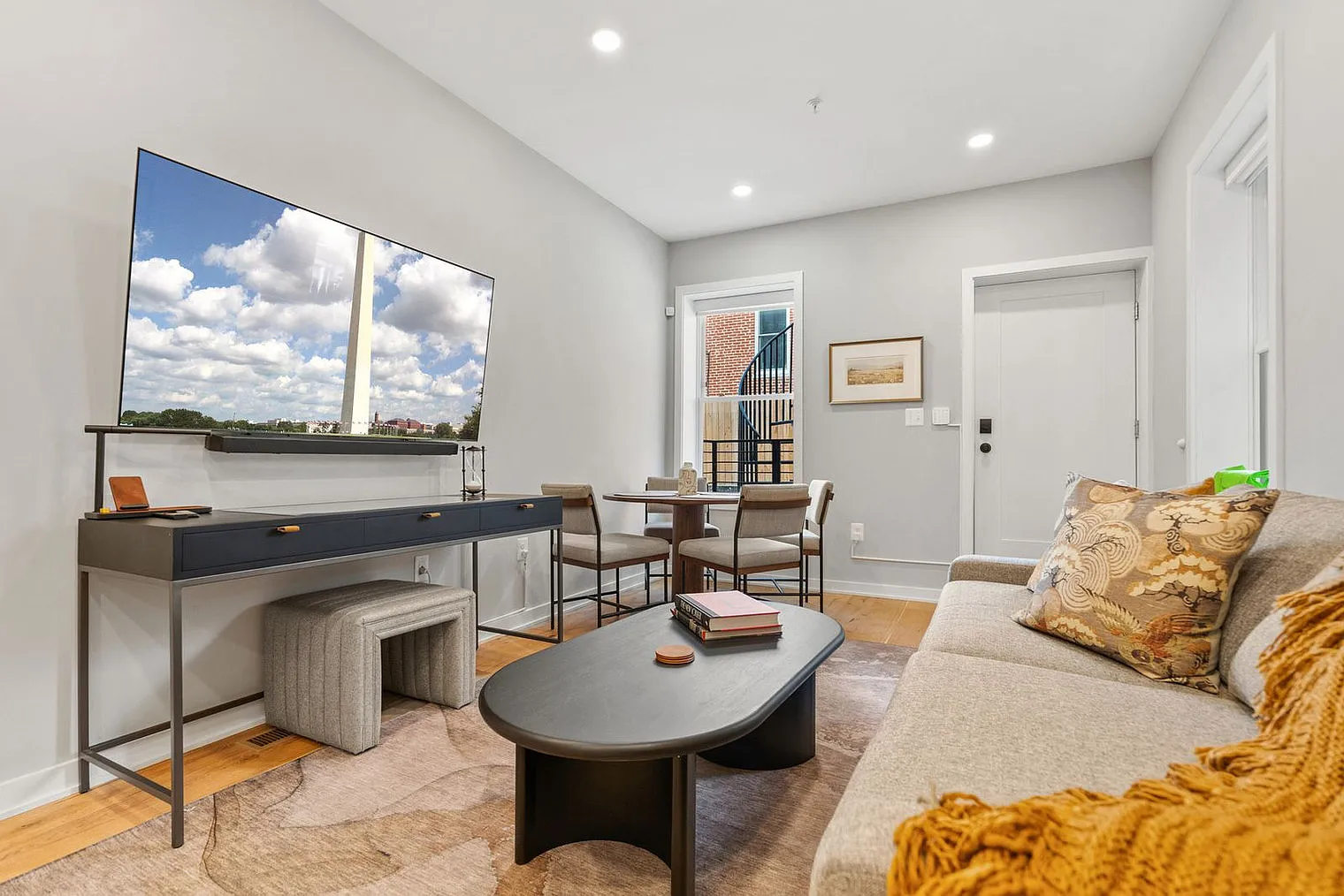 3 bed, 3.0 bath, 13993 sqft, $6,580 — Photo 1