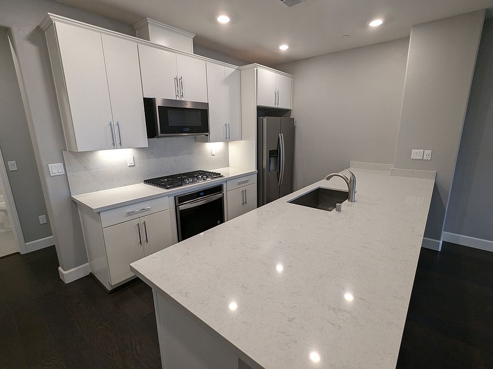 1st image of 9 Lisbon Ln