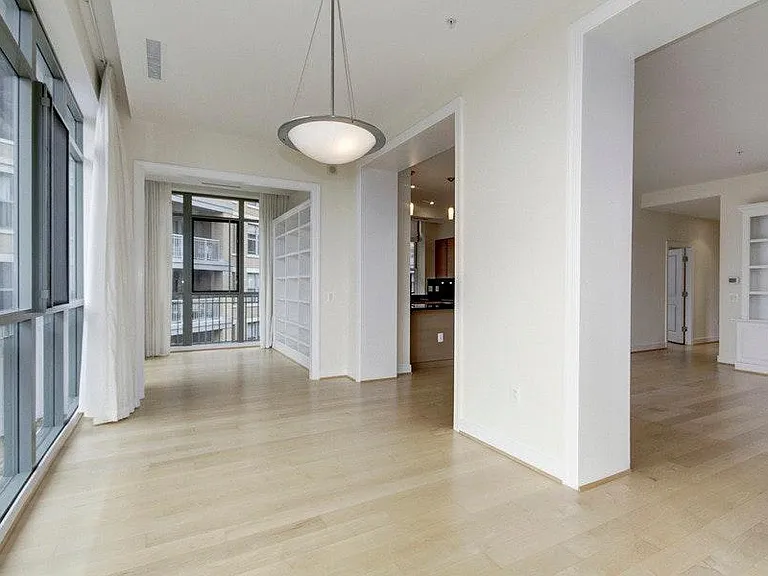 2425 L St NW #415 — Photo 2