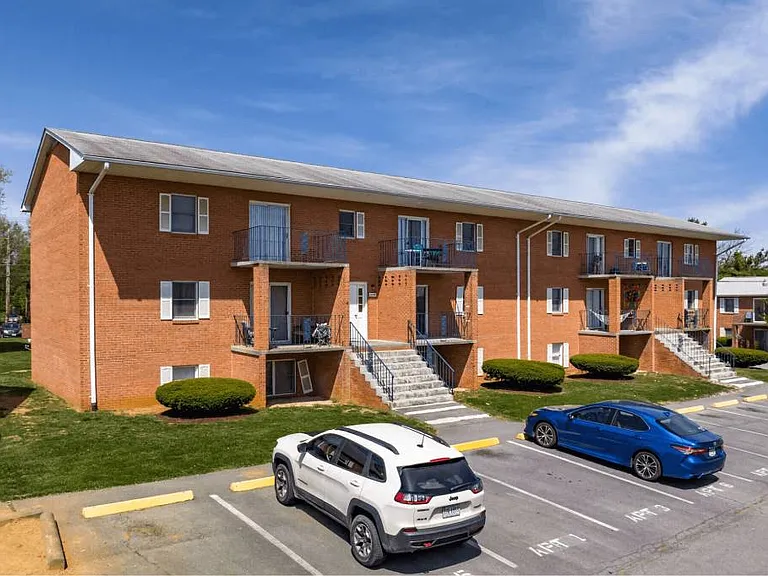 Blue Ridge Apartments — Photo 12