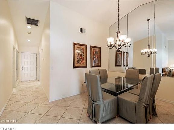 4th image of 10807 Queen Anne Ln #204