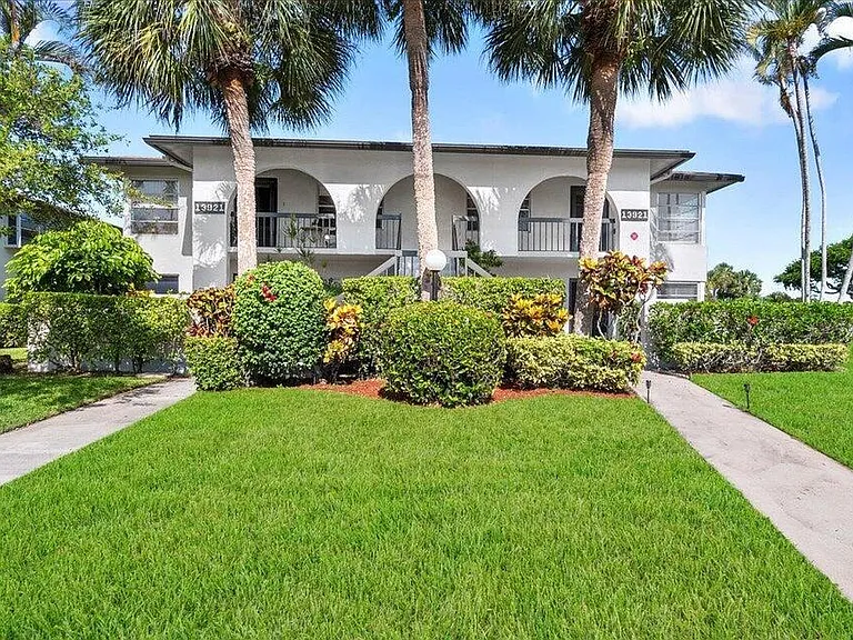 13921 Royal Palm Ct #D — Photo 29