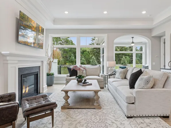 79 Spring Farm Rd, North Oaks, MN 55127