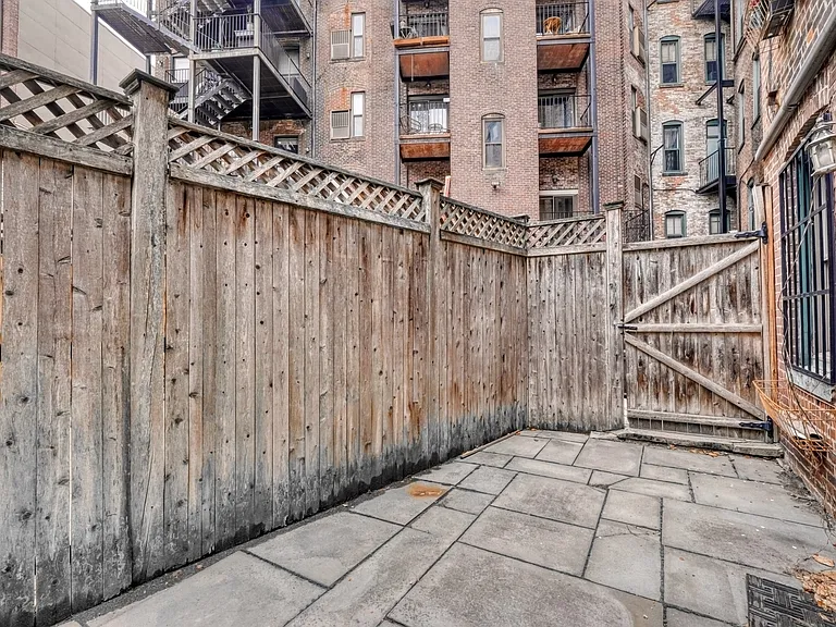 70 Clarendon St #A — Photo 8