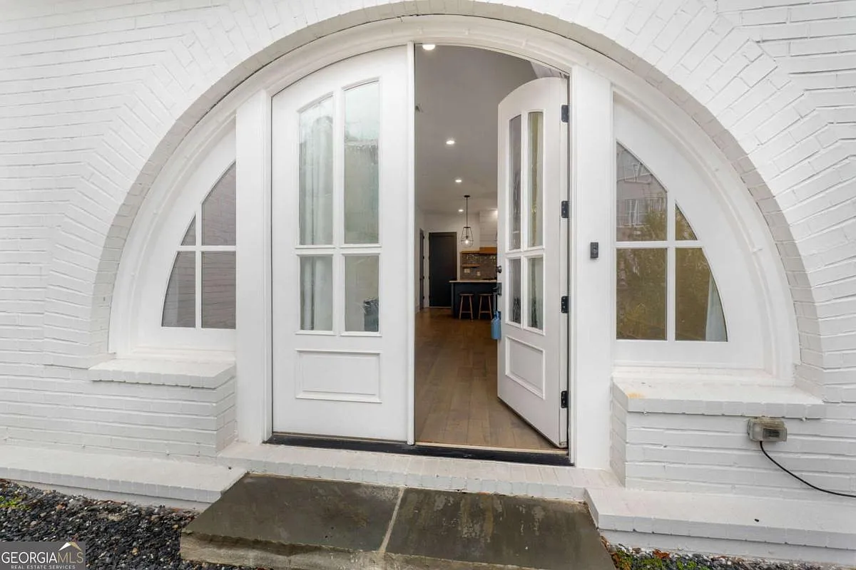 3 bed, 2.5 bath, 1806 sqft, $3,700 — Photo 3