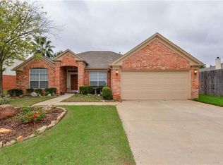7917 Old Hickory Dr, North Richland Hills, TX 76182