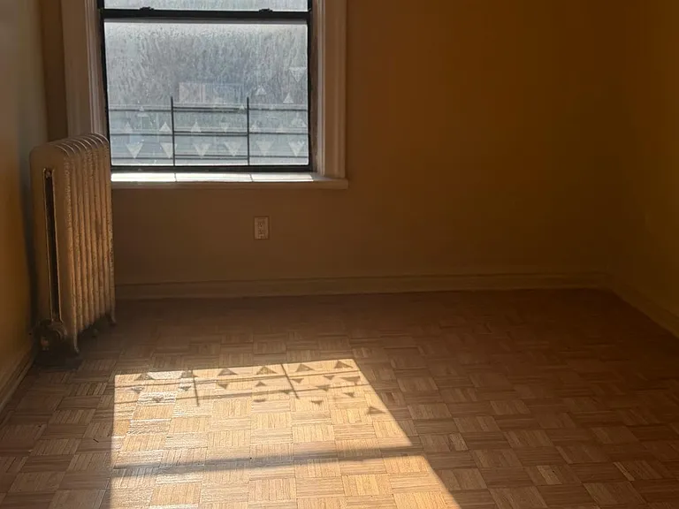700 W 176th St #5E — Photo 10