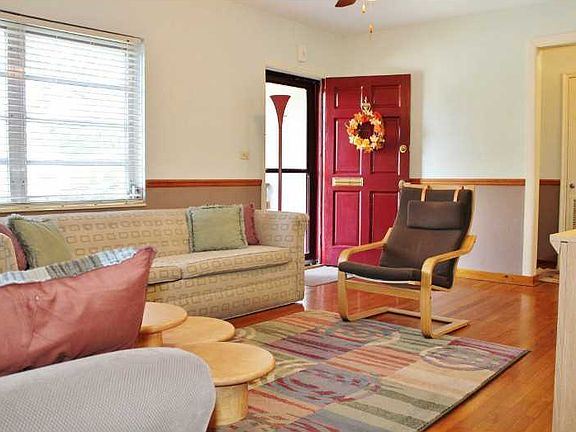5th image of 188 Whitethorn Dr