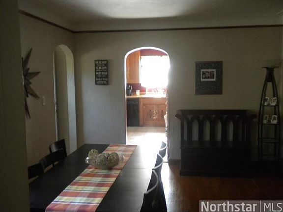 5th image of 2091 Cottage Ave E