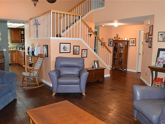 4th image of 558 E Saint Andrews St