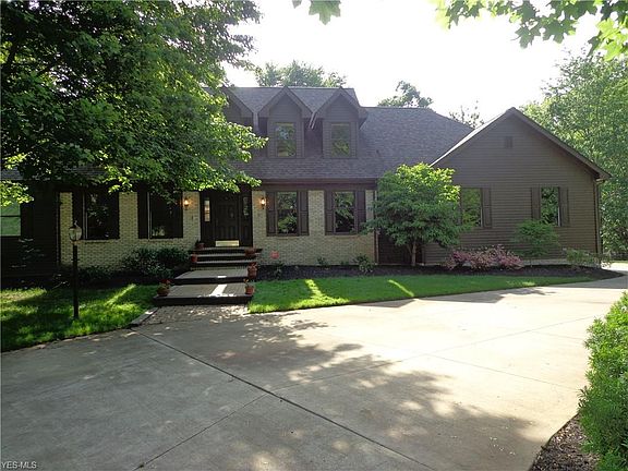 2nd image of 1065 Torrey Pines St NE
