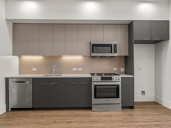 4th image of 1545 32nd St #314