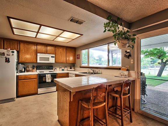 2nd image of 8320 Villa Oak Dr