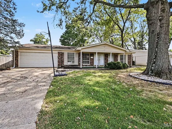 670 Brookstone Dr, Florissant, MO 63033