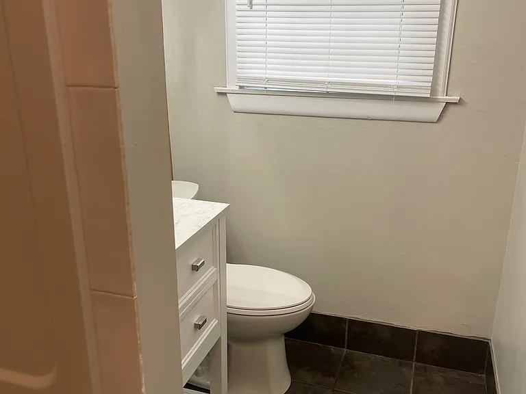 1403 E Main St — Photo 12