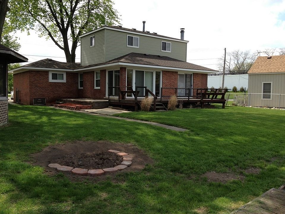 1st image of 39954 Shoreline Dr