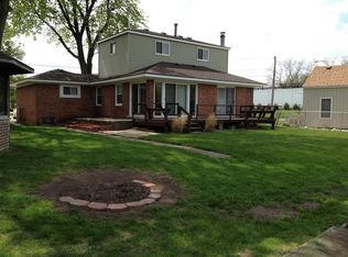 39954 Shoreline Dr, Harrison Township, MI 48045