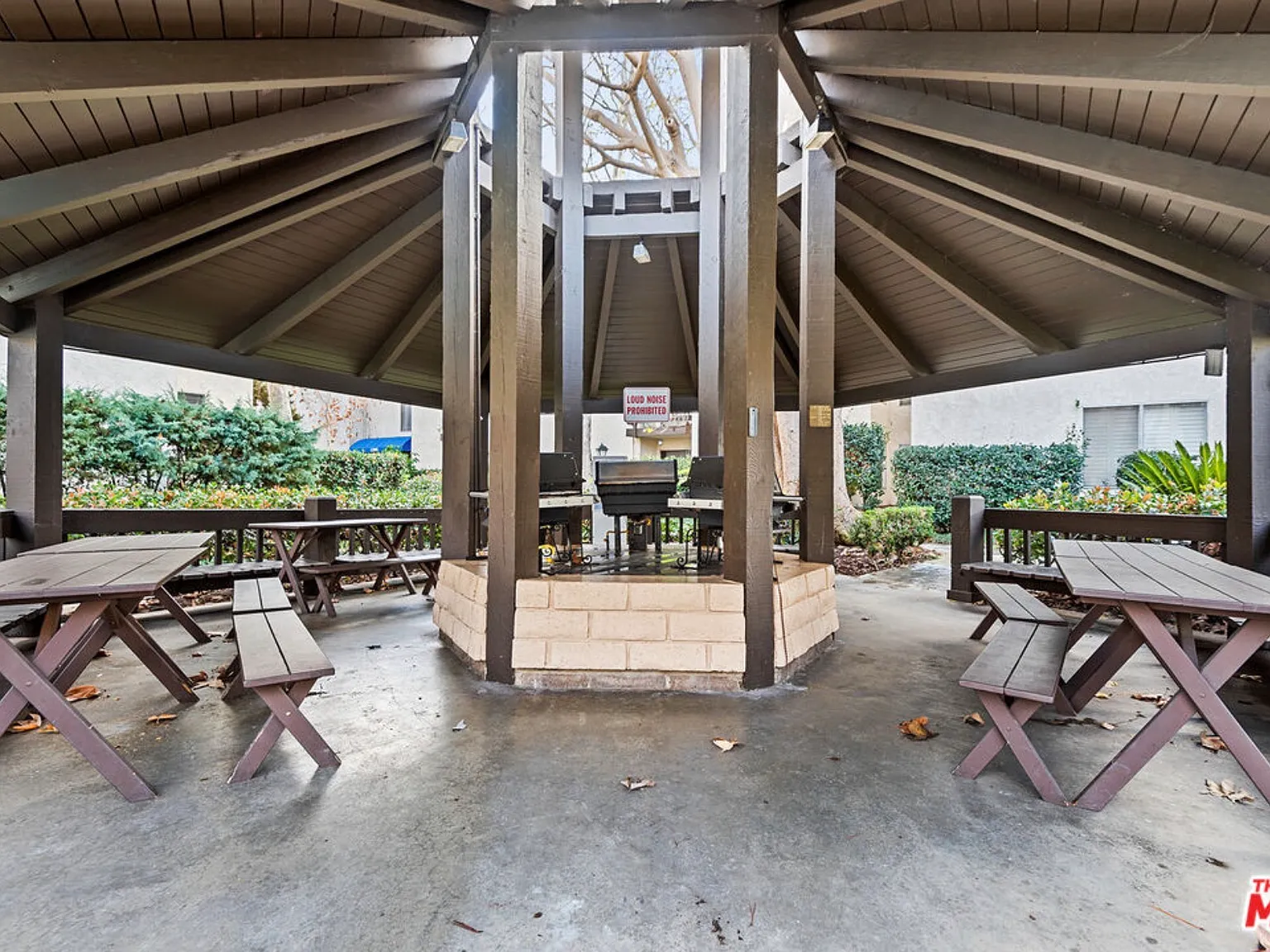 2 bed, 916 sqft, $3,200 — Photo 4