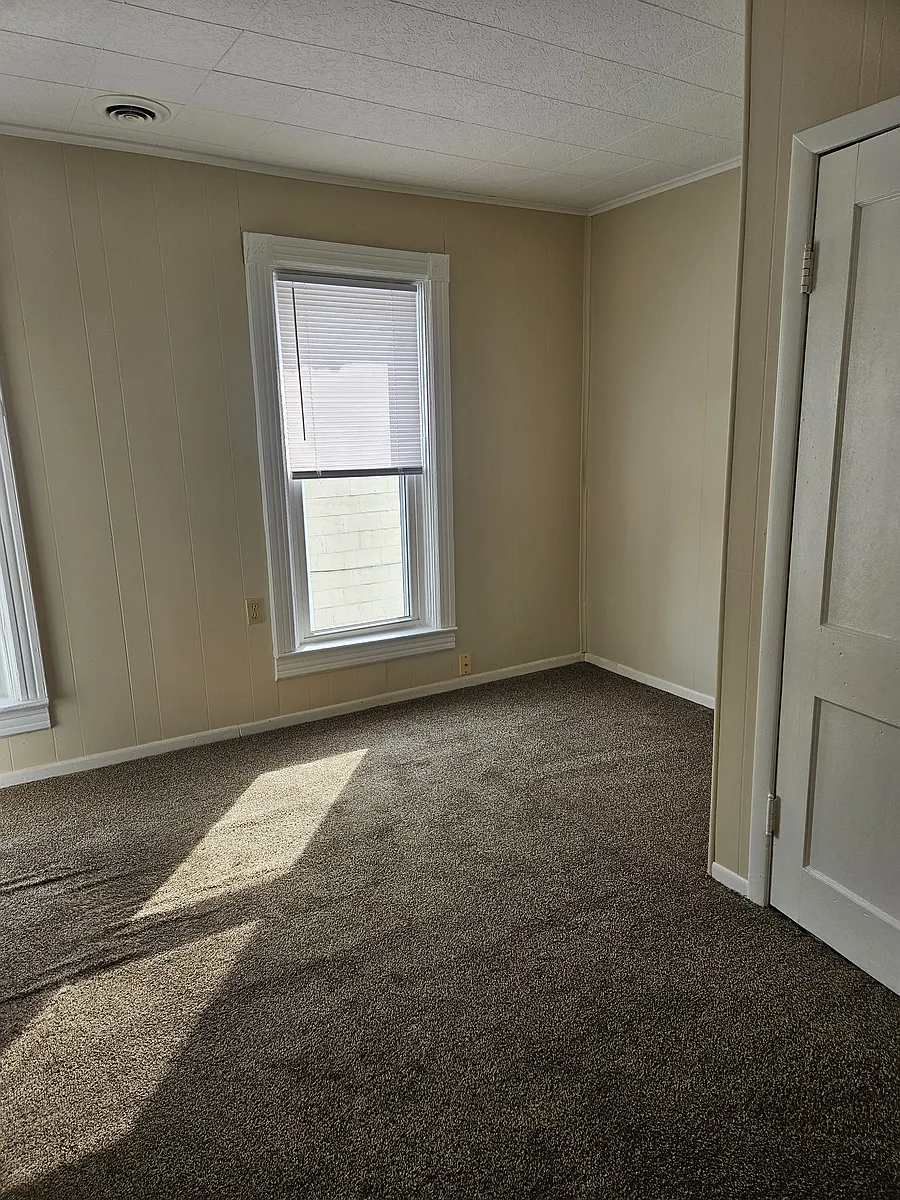 Building Photo - 413 Walnut St #2