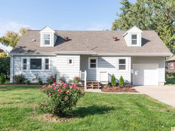 218 W Whittingham St, Valley, NE 68064