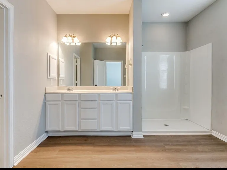 3725 Vienna St — Photo 5