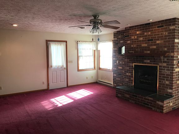 4th image of 1265 Lynne Ave