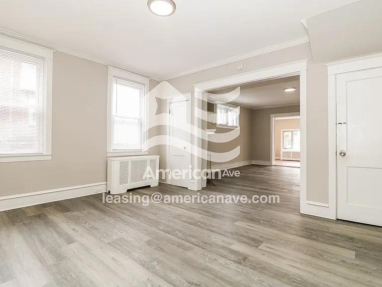 1378009_004_wm_-_living_room_13454154.jpg