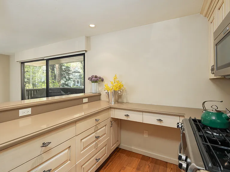 400 W Hopkins Ave #5 — Photo 8