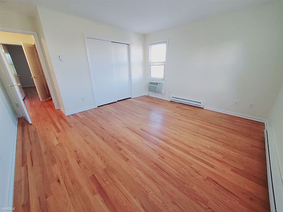 5th image of 9 Algonquin Ave
