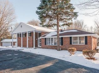 4501 Deer View Rd, Cedar Rapids, IA 52411