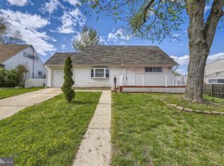 102 Country Club Dr, Glen Burnie, MD 21060
