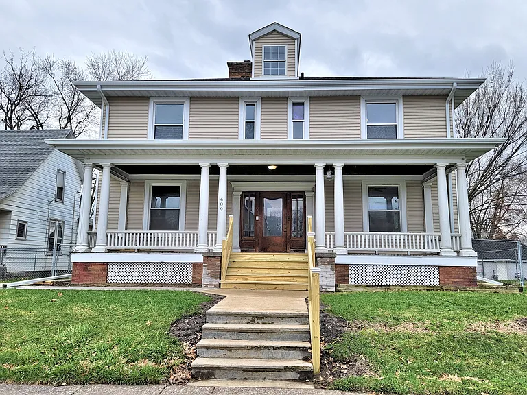 Front porch and entryway
