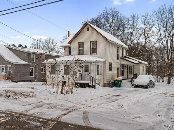63 Prospect St, Warsaw, NY 14569