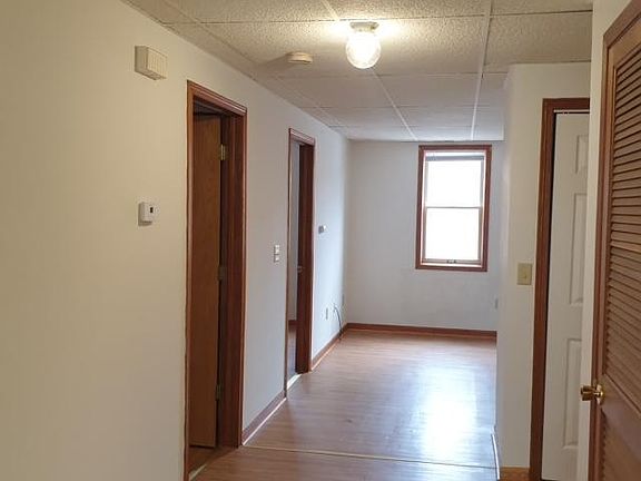 2nd image of 108 1/2 E Jefferson St