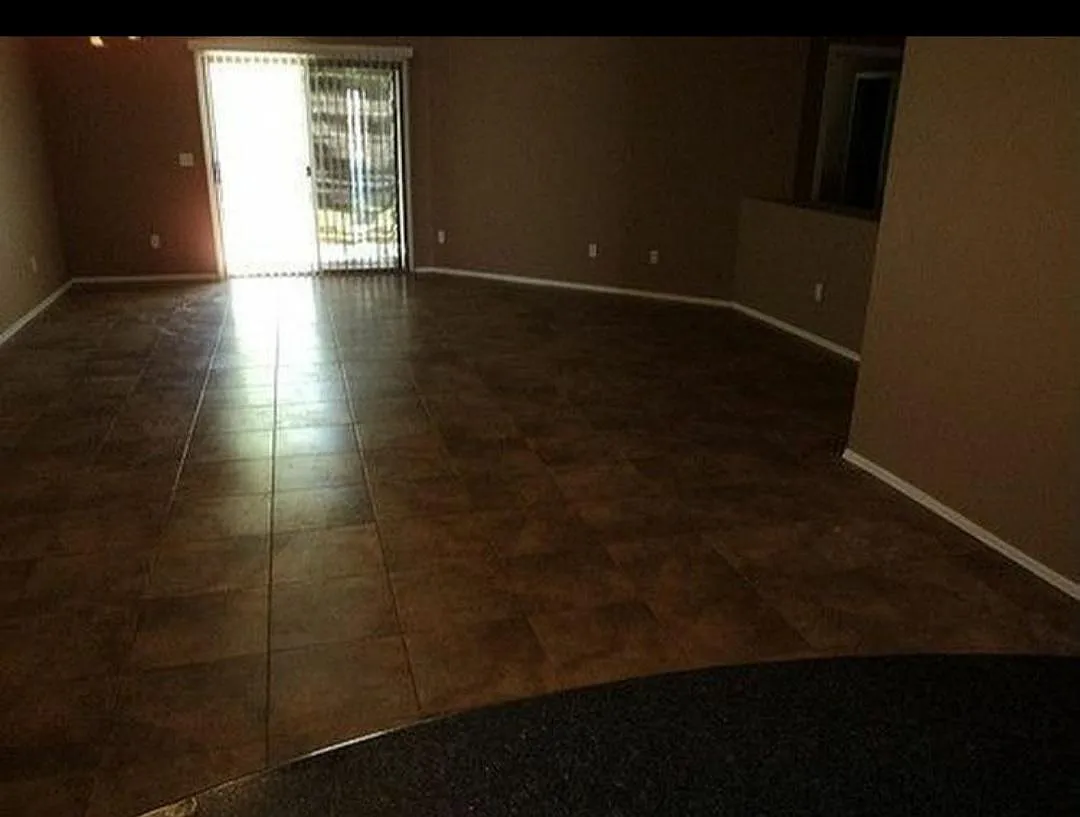 4 bed, 1952 sqft, $2,100 — Photo 3