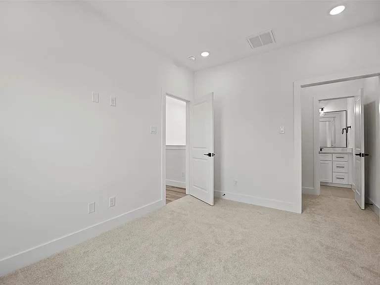 870 W Little York Rd #C — Photo 31