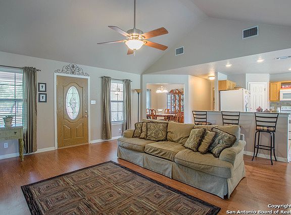 5th image of 365 Whispering Oaks Dr